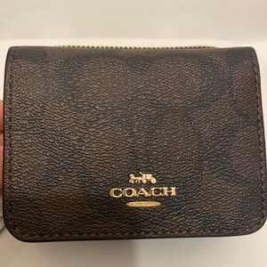 - NEW!! Coach small trifold wallet